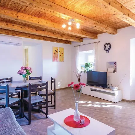 Three-bedroom Holiday In Casa vacanze *