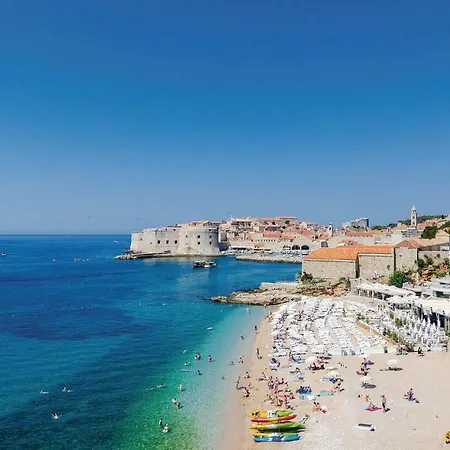 Three-bedroom Holiday In Casa vacanze *