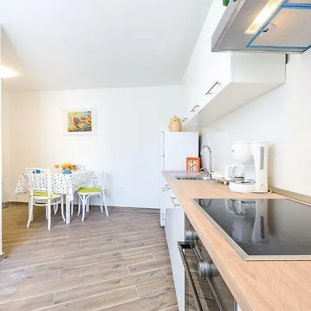 Three-bedroom Holiday In Casa vacanze *